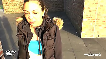 Lilly Lil Se Fait Sodomiser Et Remplir De Sperme En Plein Air Par Un Fan