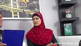 As Habilidades Orais De Muslimah Satisfazem Seu Advogado