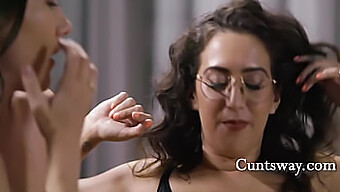 April O'Neil Recibe Placer Oral De Una Experta En Kama Sutra