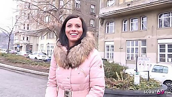 Die Deutsche Truppenrekrutiererin Vicky Love Hat Ein Echtes Straßencasting Mit Einem Großen Schwanz